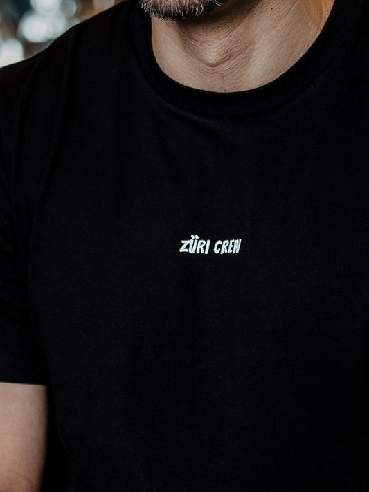 Model mit T-Shirt Züri Crew Close Up