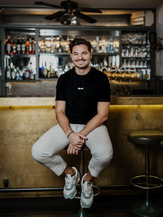 Model mit T-Shirt Züri Crew