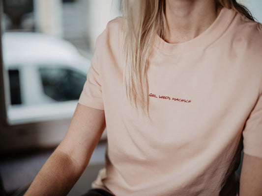 Model mit T-Shirt Geil wied's machsch Close Up