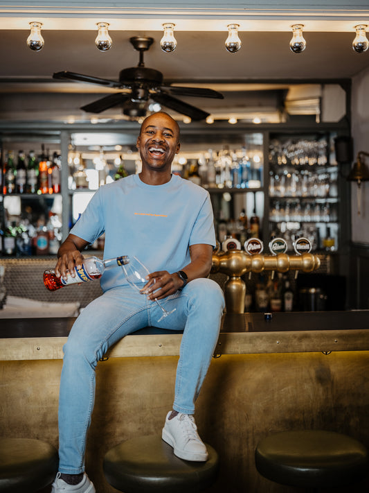 Model mit T-Shirt Ein Leben auf der Aperolspur