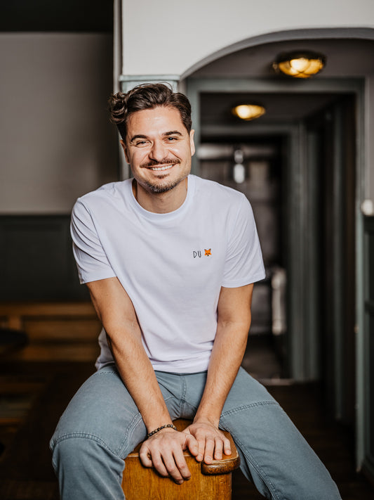 Model mit T-Shirt Du Fuchs