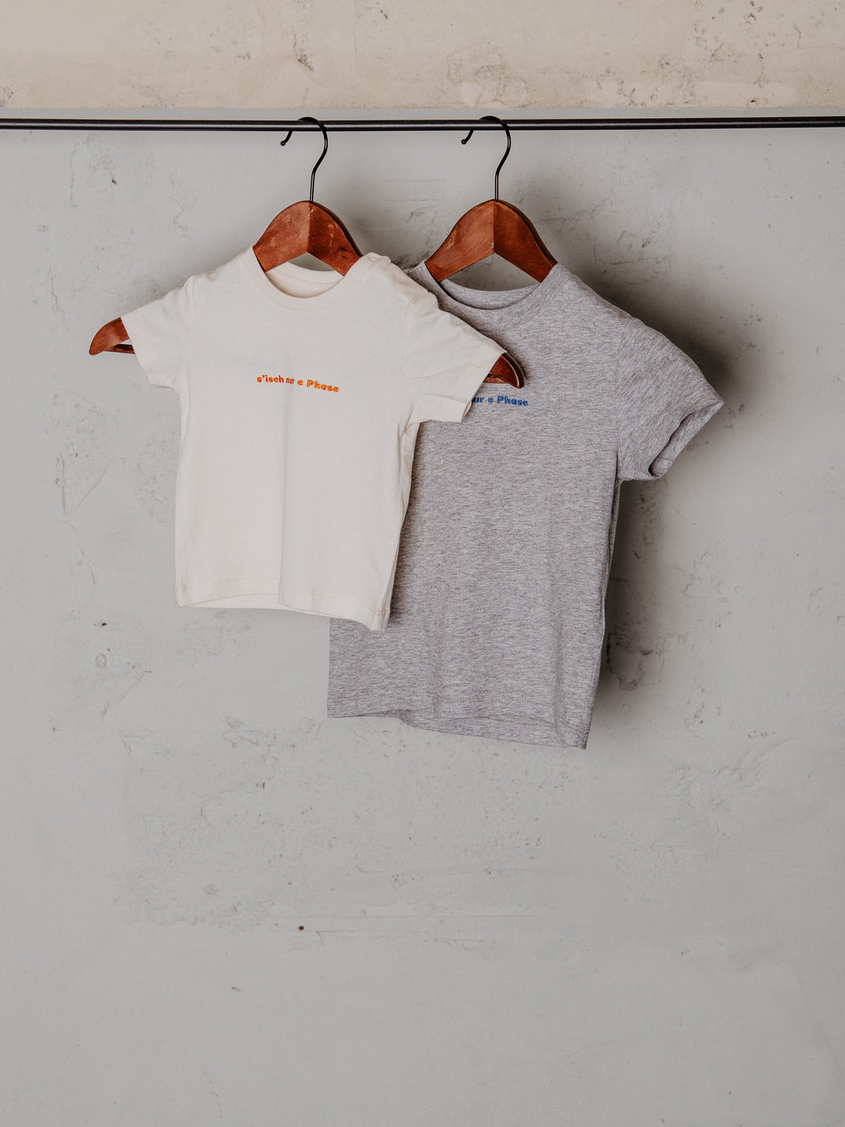 Kids Shirt "s'isch nur e Phase"